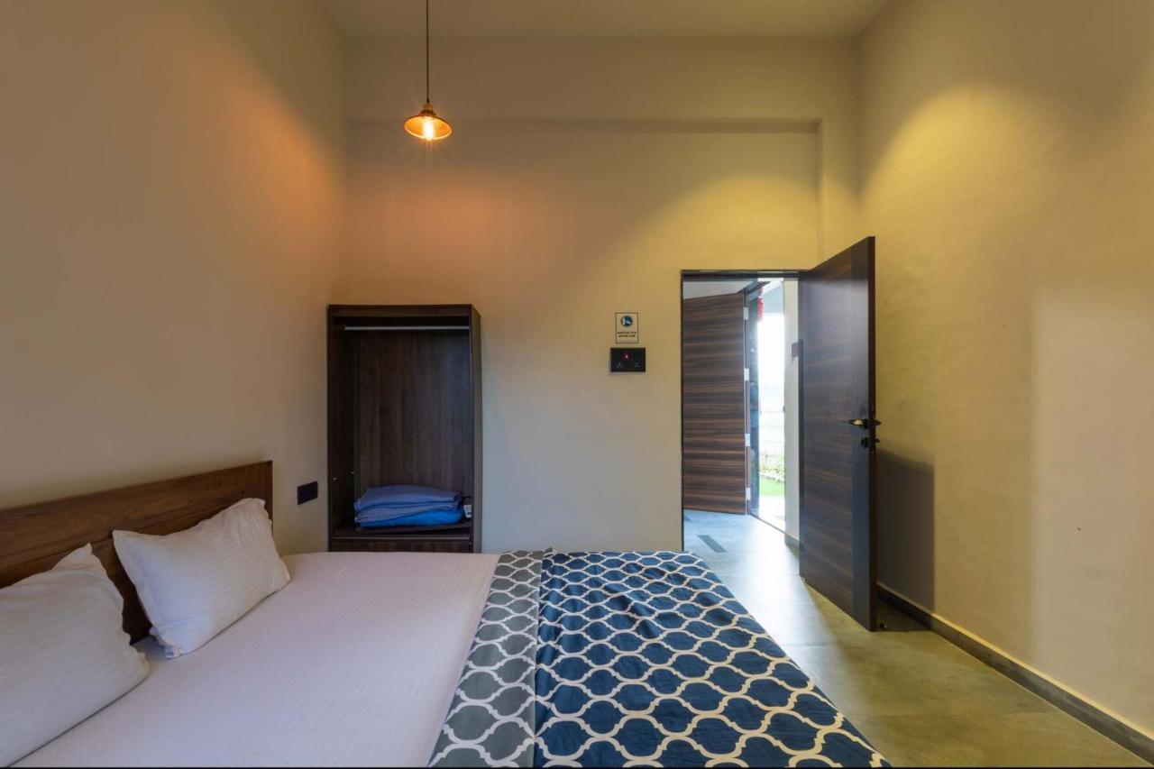 Two Villa By Stayvista With Infinity Pool, Farm & Mountain Views, Modern Interiors كارجات المظهر الخارجي الصورة